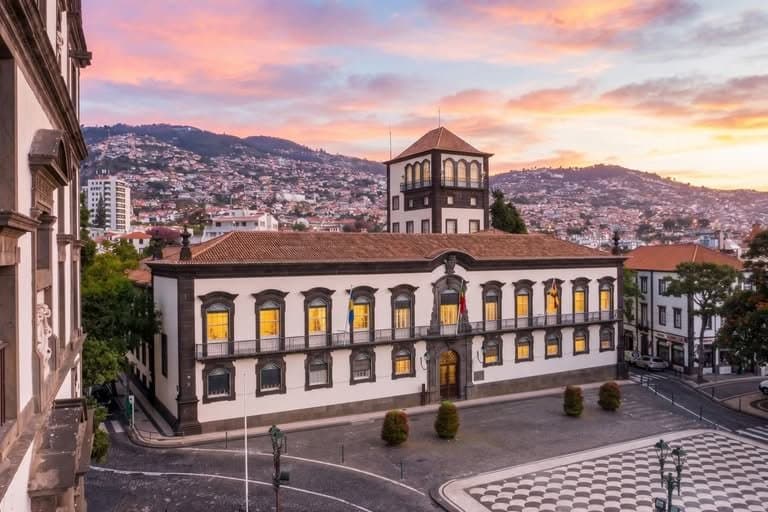 Mais Departamentos, Melhor Serviço? O Funchal em 2027
